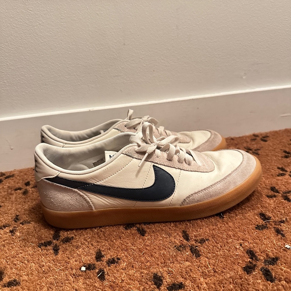 Nike Cream and Black Skateboarding Sneakers